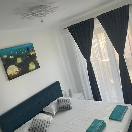 C&c Peacock Mamaia Nord