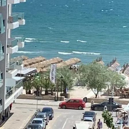 C&c Peacock Mamaia Nord